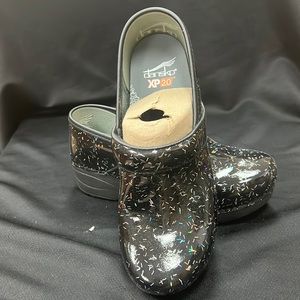 Dansko XP 2.0 Patent Rainbow Flecks Clog size 38 (7.5-8)